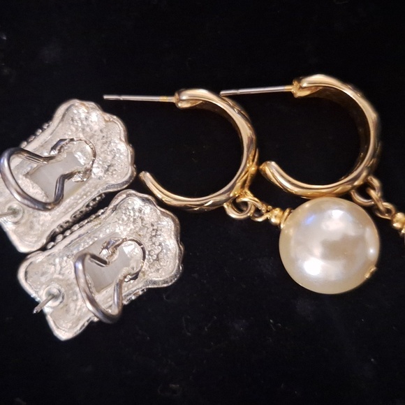 Elegant Mother of Pearl Silver and Gold Pearl Earrings Set - Picture 4 of 8